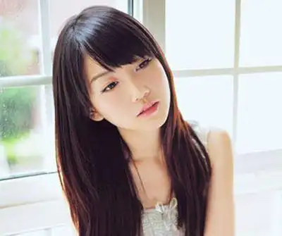 2016年胖脸斜刘海中直发发型 胖脸斜刘海发型