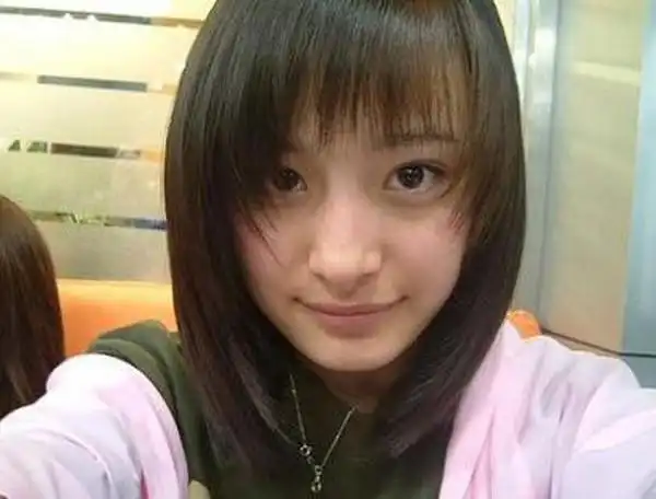 杨幂出道前素颜照曝光,清纯可爱不输郑爽赵丽颖