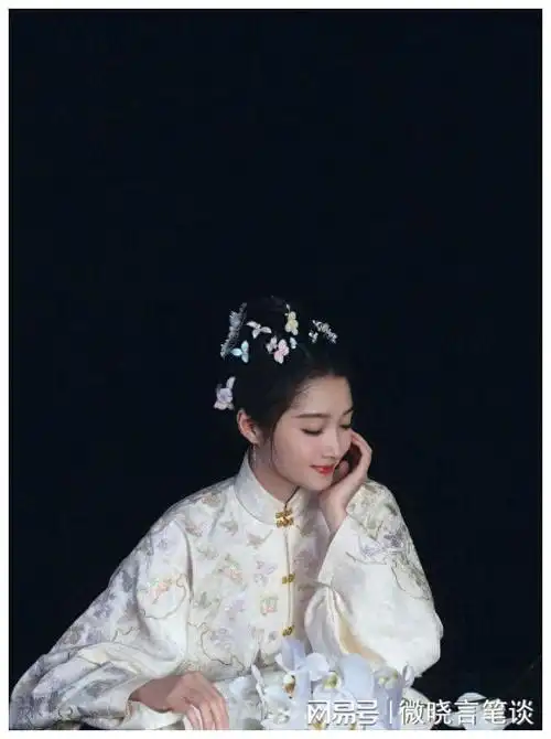 央视审美绝关晓彤亮相春晚秒懂央视的魅力