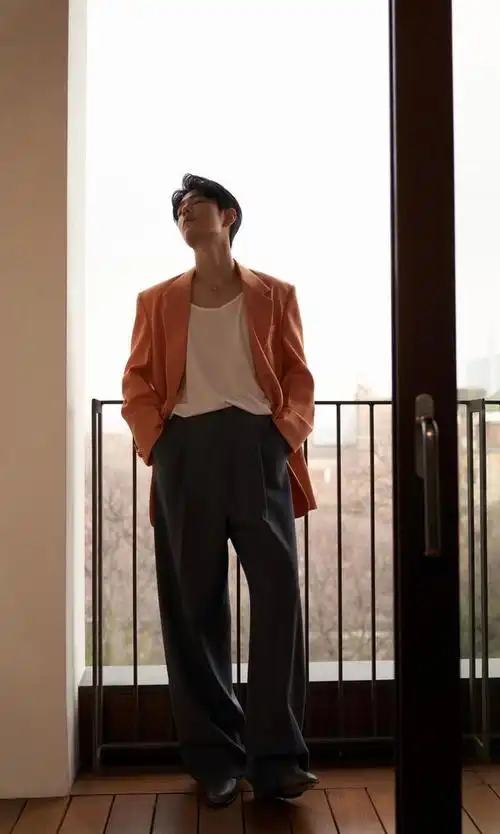 怎么肖战大帅哥的颜值身材气质全在我的审美点上啊我说!