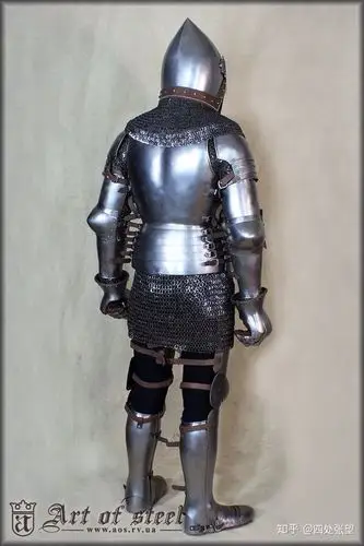 一个成年人身穿全套中世纪骑士盔甲没有武器能打赢一只成年老虎吗