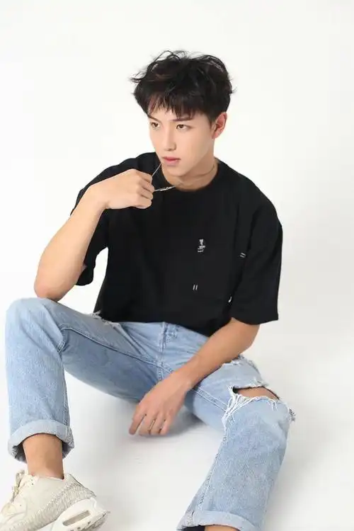 明月: #帅哥映像#『-:€青岛小哥