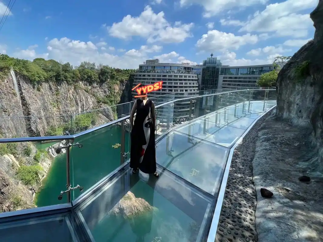 深坑秘境玻璃栈道