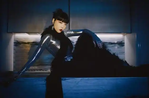 事实证明,一线歌手中"消失"的吴莫愁,早已走上一条"不归路"