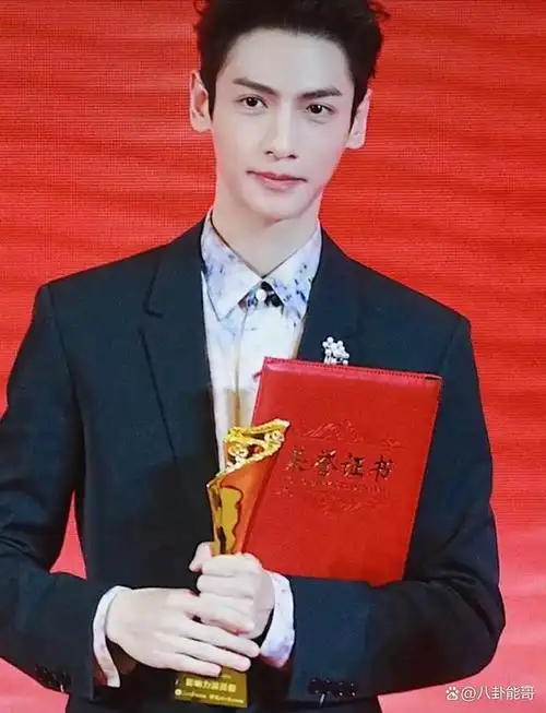 罗云熙:用才华熠熠生辉