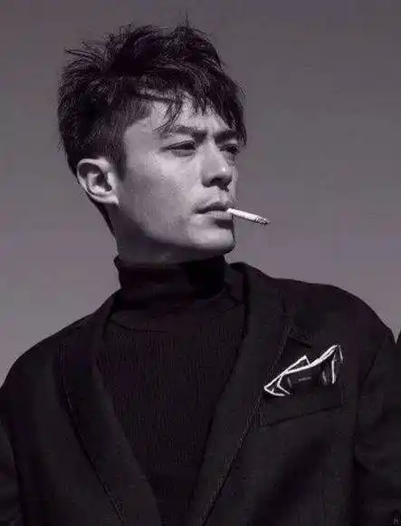 十大男星抽烟照!张国荣最帅,陈冠希痞气十足!