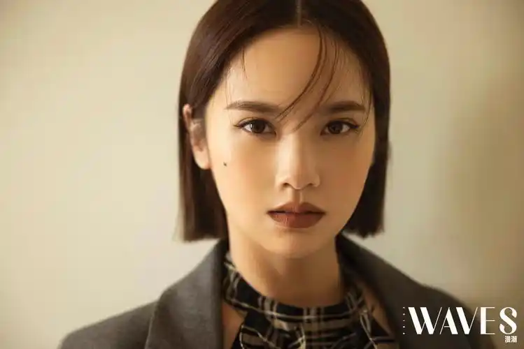 waves漫潮十月刊封面公开杨丞琳中分短发个性爆棚