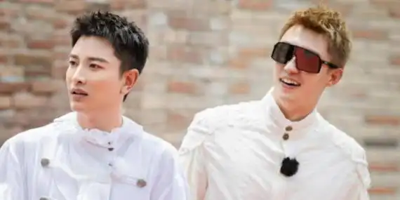 由王迅,岳云鹏,贾乃亮,郭京飞,黄明昊,黄景瑜,杨超越,龚俊组成首发