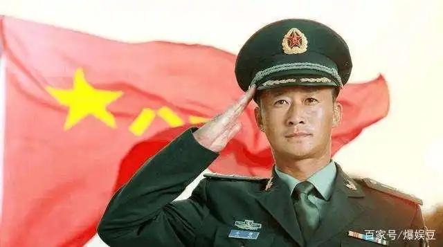 帅气明星们的军装爆照,展示军人气质折服网友
