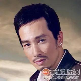 前两年,tvb当红小生陈豪痛失"视帝"的同时,与他相恋多年的女星