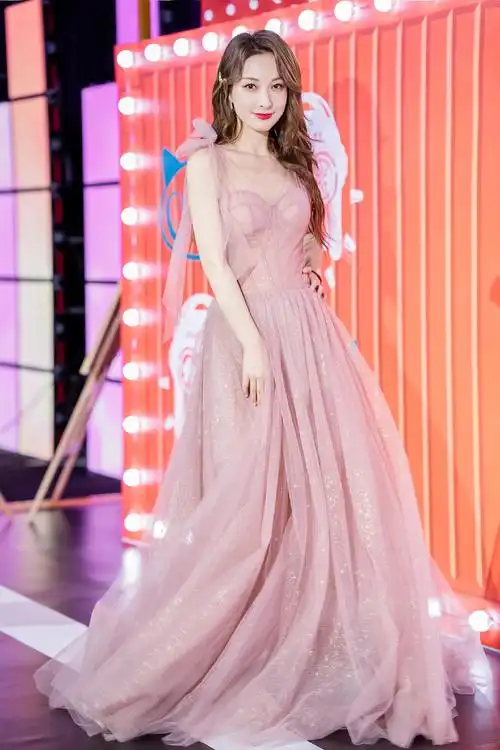 吴昕藕粉色星光纱裙写真图片49