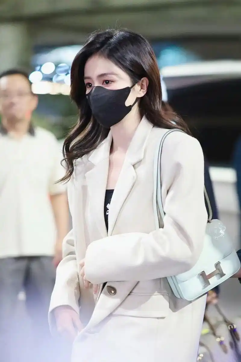 白鹿机场穿 背心|logo方领背心 外套|小香风西装外套 裤子 |休闲破洞