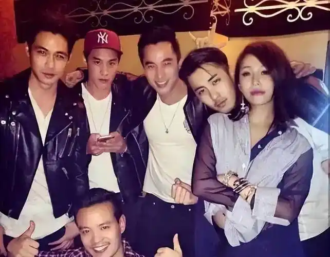 萧亚轩_鲜肉_富二代