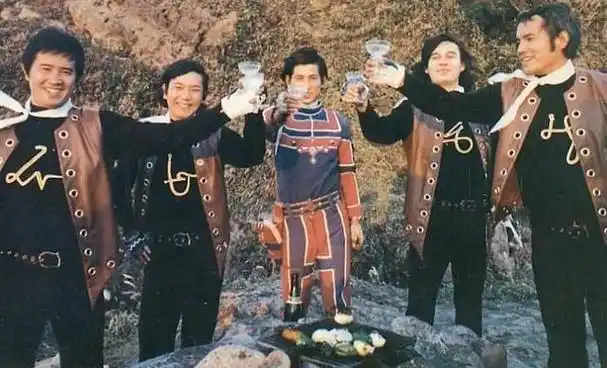 特摄夜航船##艾斯奥特曼##奥特曼##特摄##高峰圭二