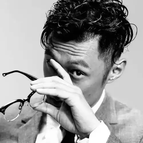 余文乐最新形象大片释出,帅到舔屏.