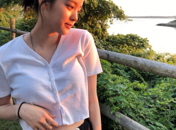 有种"发育过猛"叫欧阳娜娜,穿抽绳短袖,真实身材一目了然