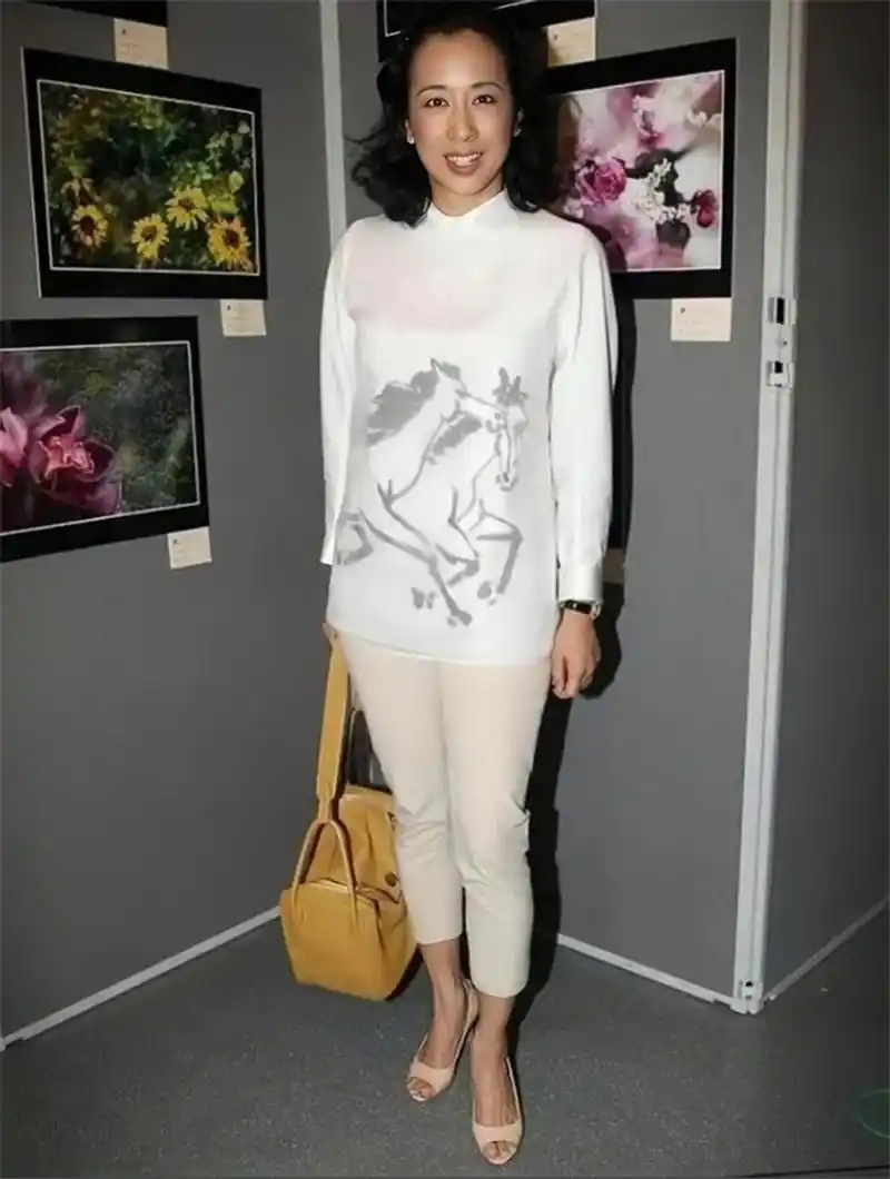 回顾朱玲玲:一家三姐妹,两个姐姐比她美,老公一个比一个有钱!