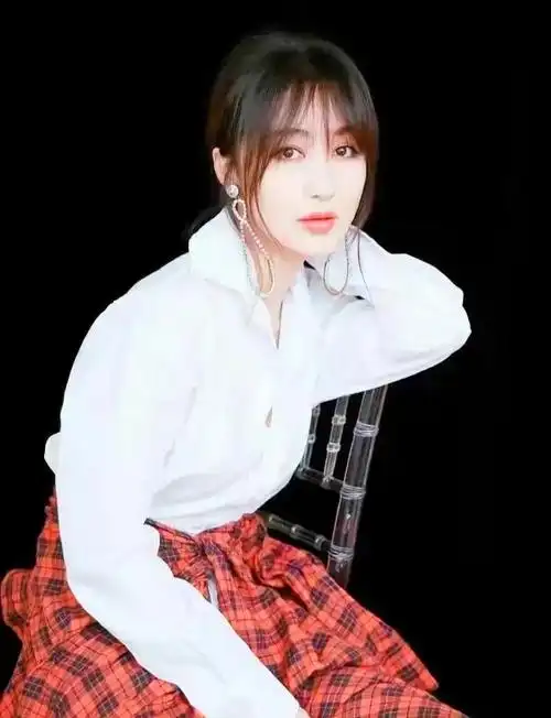 精致优雅的李菲儿,时尚俏丽,甜美可爱的写真照!__财经头条