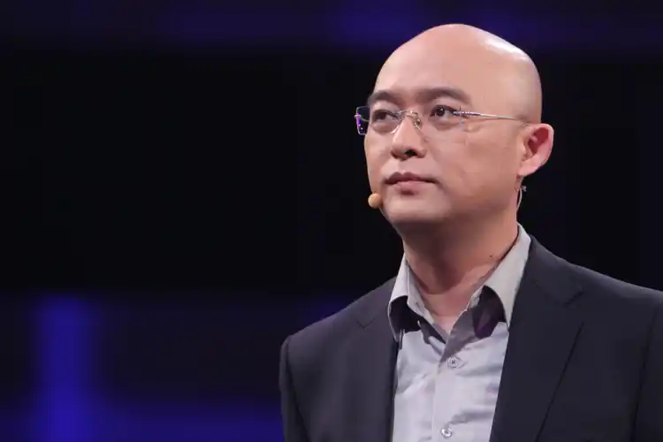 男明星的光头照告诉你,光头是检验一个人帅的标志