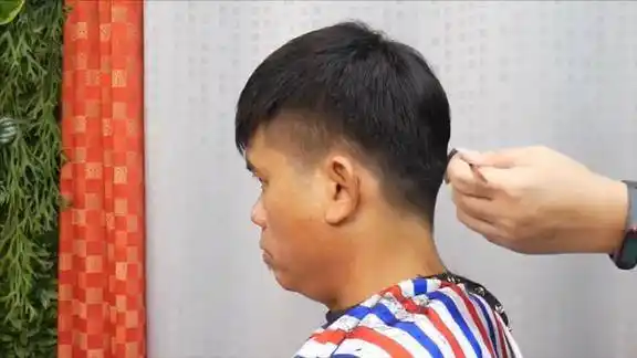 40岁男子剪款起发脚发型时尚又帅气