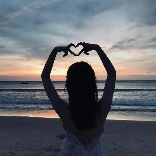 背影女头二传注明/ 阿黎