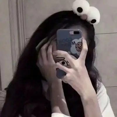 真人手机挡脸女生头像