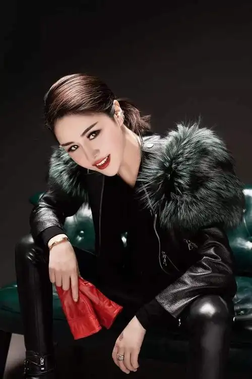 从大排档驻场到千万网红,花姐狂浪被称女版伍佰,竟是两孩他妈?