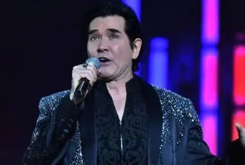 59岁费翔与58岁刘德华近照,网友:华仔还是华仔,费翔却不在!