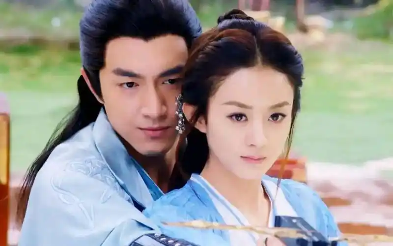 赵丽颖和替身合照曝光五官气质像复制粘贴神似杨超越