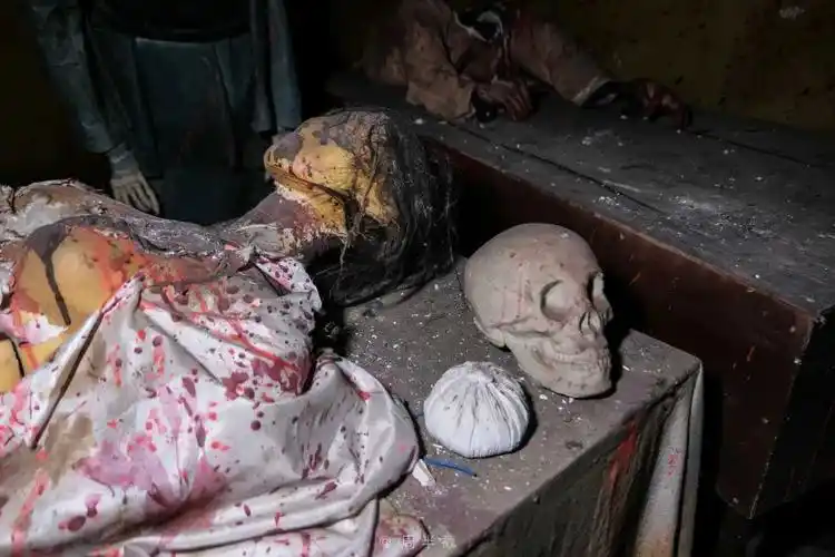 废弃鬼屋热闹非凡的龙门客栈