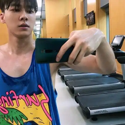 李易峰成功减肥性感肌肉圈粉无数人人羡慕