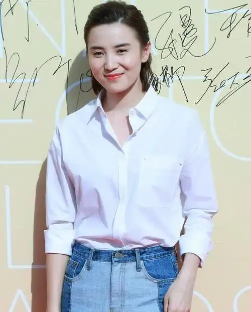 宋佳搭配好新潮齐肩短发看起来十分干练