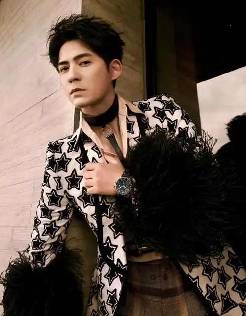 周渝民紧张到满头大汗#周渝民年轻时候的照片96,看着也是文艺型的