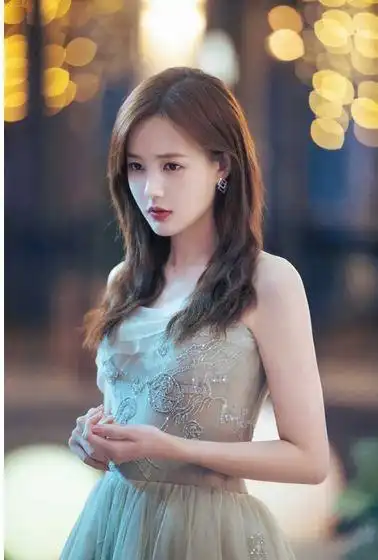 李一桐的个人资料简介是赵丽颖的替身吗?为什么不承认李雪是她?