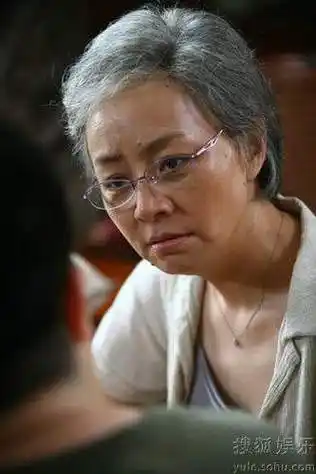 10月,北京人艺献礼国庆六十周年话剧窝头会馆,宋丹丹身兼演员和导演两