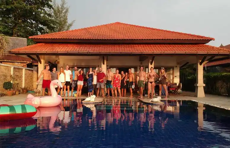 周末泳池bbq派对[得意]