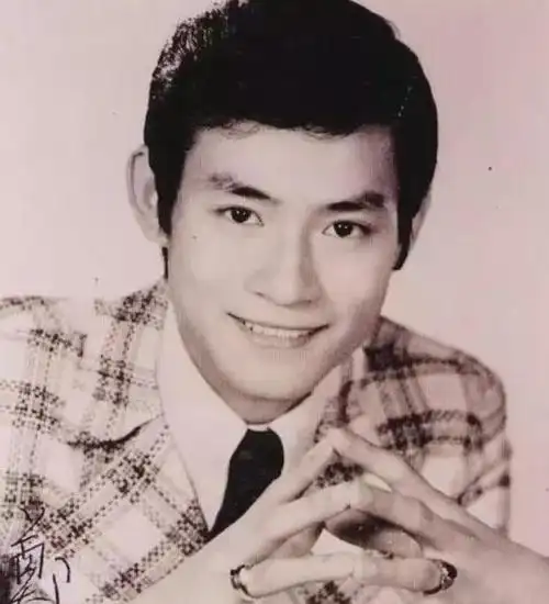 6070年代五位香港帅气男神的黑白照如今都已消失在观众视野