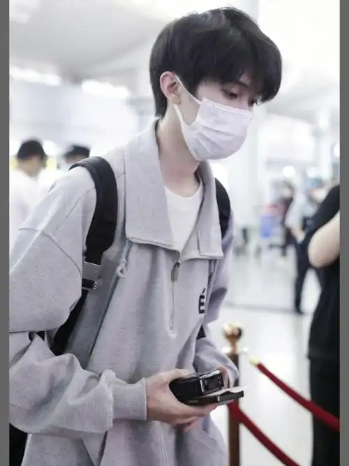 黄其淋还是和小时候一模一样呀