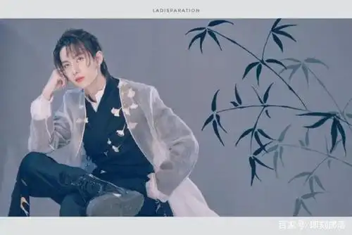 王一博最新古风写真,完美诠释国风蓝