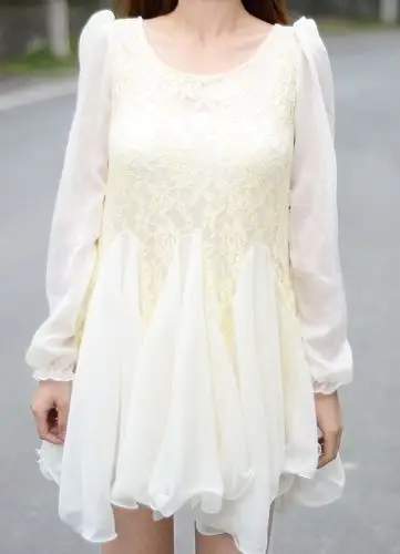 很飘逸的裙子,鱼尾下摆很别致,搭配浅色牛仔外套特别清新.