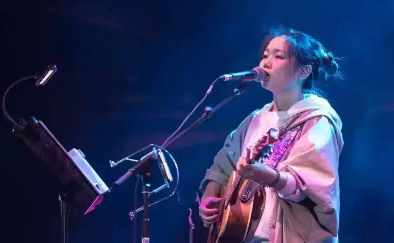 不签公司不雇经纪人,却在节目大放异彩_陈粒_梁博_神曲