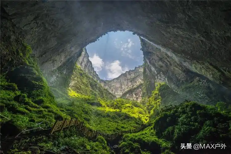 中国天坑(广元天坑景区)