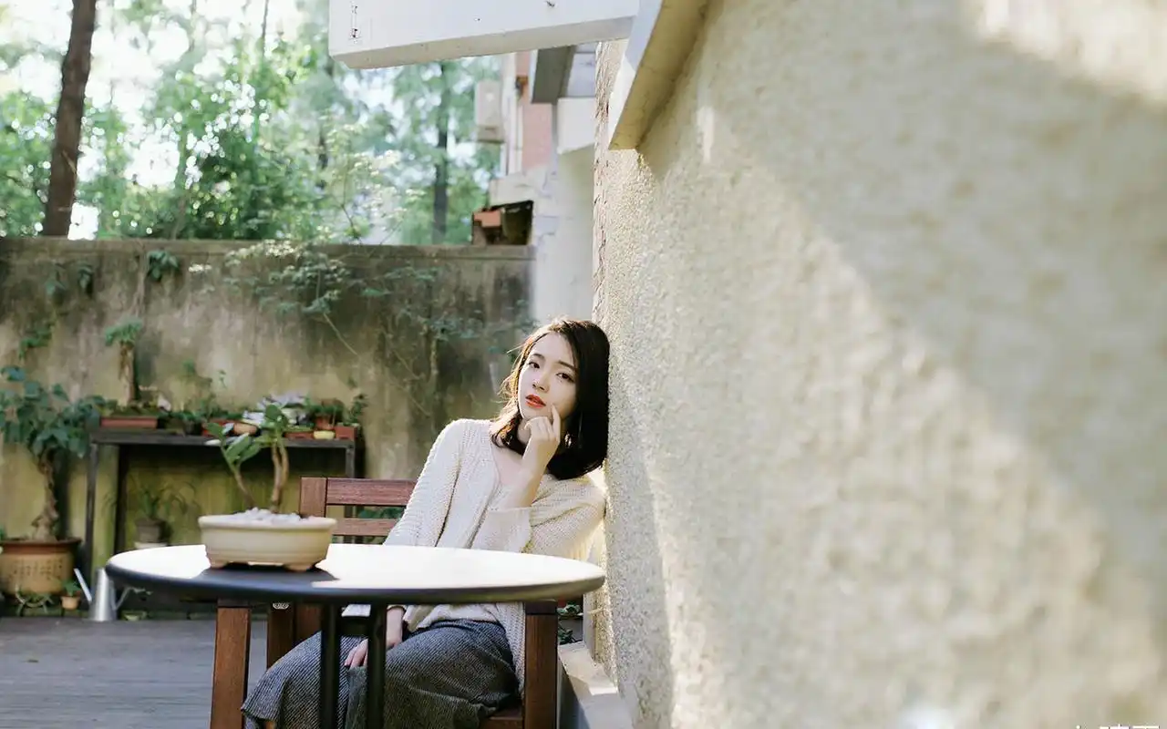 文艺日系气质优雅知性美女高清电脑壁纸