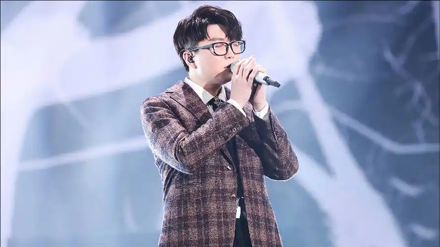 盘点四位自带烟嗓的歌手,开口就是高能!