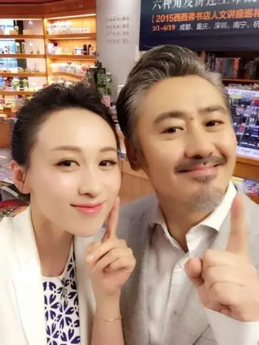 练束梅主演的电视剧抱着你是幸福的