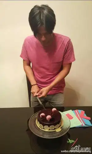 冯德伦41岁庆生帅气依旧 传舒淇重燃爱火|冯德伦|舒淇|生日_新浪娱乐