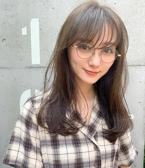 刘海减龄又百搭,春季最流行的造型,时尚还显气质