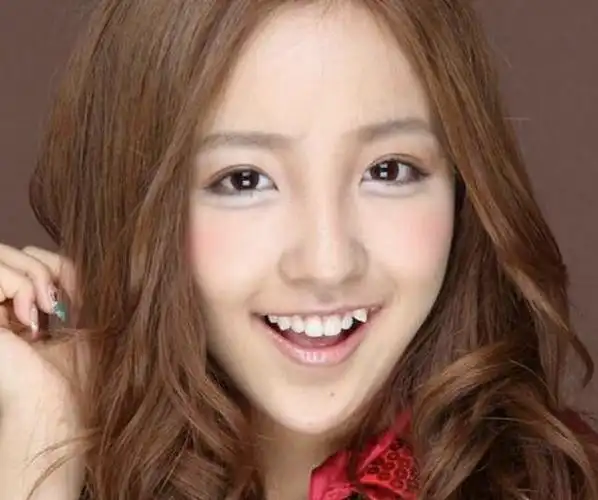 日本女生喜欢留"虎牙",还要露在嘴唇外边,这样的审美你接受吗__凤凰网