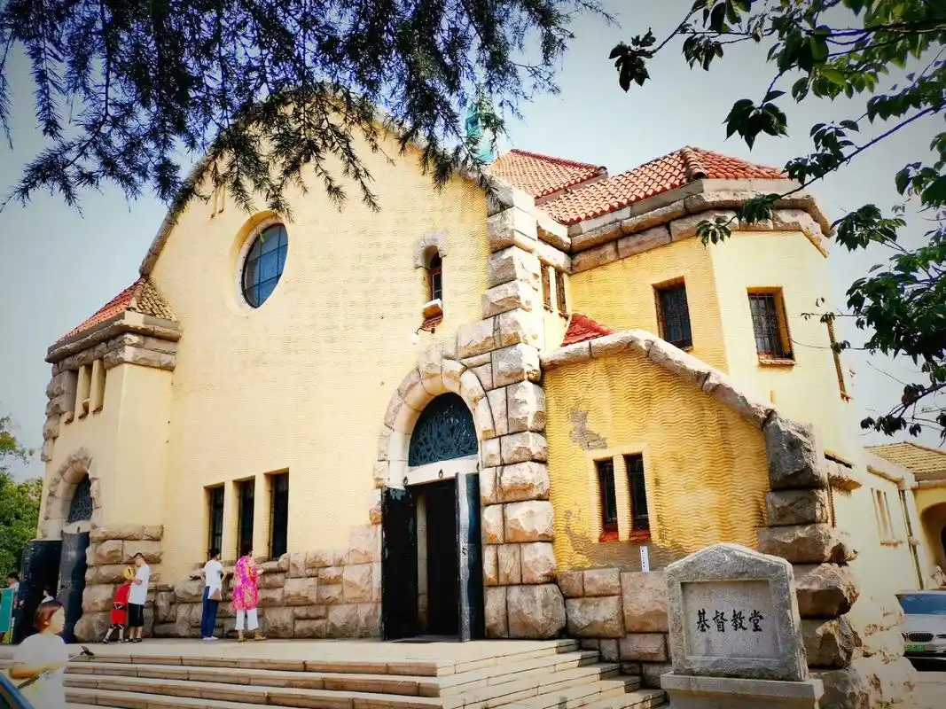 图文伙伴计划青岛有很多的基督教堂,其中最为著名的是青岛基督 -抖