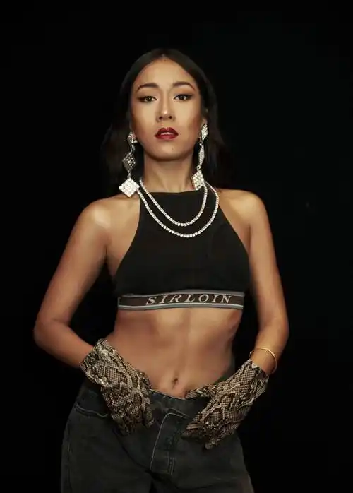 满嘴谎话,知三当三,娱乐圈的虚伪在吉克隽逸身上体现得淋漓尽致